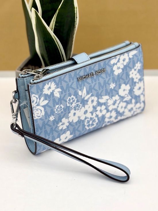 Michael Kors Handbags - MICHAEL KORS Jet Set Travel Large Printed Signature Logo Wristlet Wallet
